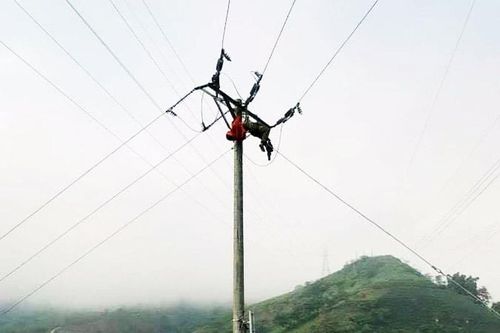Văn Bàn: Một công nhân thi công đường dây bị điện giật tử vong