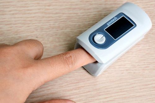 Đổ xô mua máy đo nồng độ oxy trong máu: Cẩn thận tiền mất, tật mang