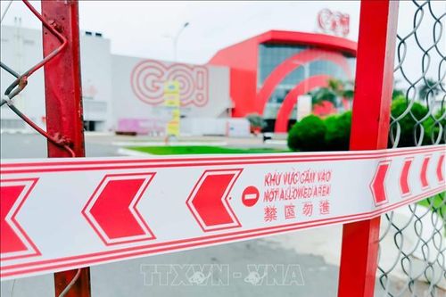 Vợ bị xử phạt vi phạm giãn cách xã hội, chồng xé biên bản trước mặt tổ công tác