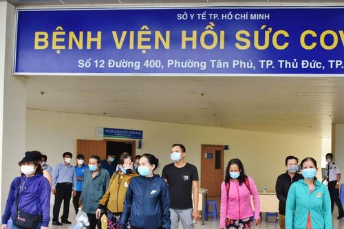 Những bệnh nhân nặng, nguy kịch đầu tiên của Bệnh viện Hồi sức COVID-19 TP Hồ Chí Minh xuất viện
