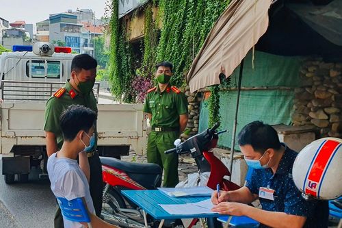 Người dân Hà Nội coi chừng bị phạt đến 3 triệu đồng nếu ra đường không lý do cần thiết