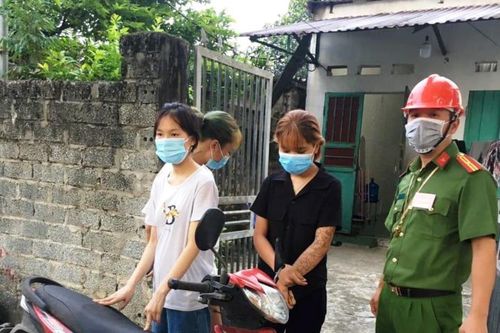 Thị xã Sơn Tây: Ra ngoài không có việc cần thiết, không đeo khẩu trang, nhiều người bị phạt tiền triệu