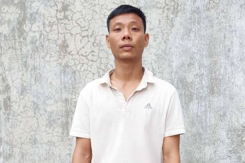 Vừa ra tù về thăm vợ, ghé ven đường 'cuỗm' điện thoại