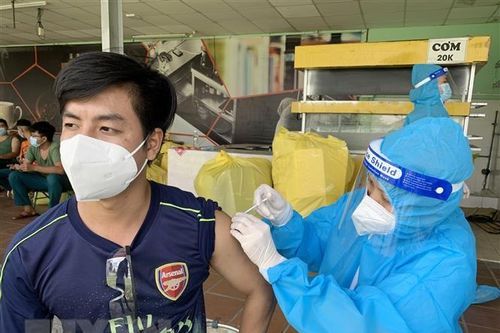 Thành phố Hồ Chí Minh tổ chức 1.200 đội tiêm vaccine phòng COVID-19