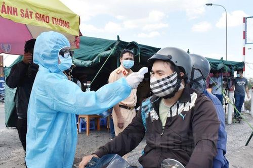 Tây Ninh: Người về từ vùng dịch phải gửi lại giấy tờ tùy thân tại chốt kiểm tra
