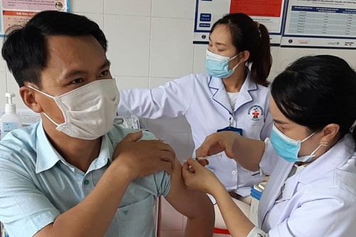 Lạc Dương: Hơn 3.000 người tiêm vắc xin phòng Covid-19