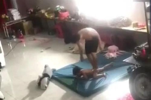 Bình Dương: Điều tra vụ bé trai 5 tuổi bị đánh đập, giẫm đạp lên người