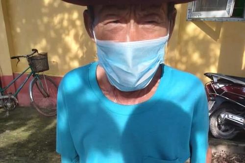 Thơm thảo tấm lòng 2 ông bà hơn 80 tuổi hỗ trợ nhu yếu phẩm phòng, chống dịch COVID-19