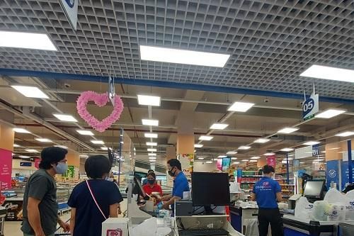TPHCM cho phép nhân viên siêu thị, cửa hàng tiện lợi lưu thông sau 18h