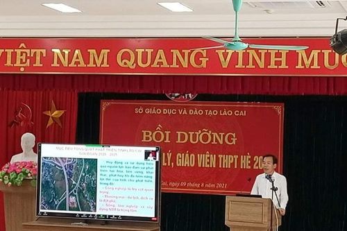 1.450 cán bộ quản lý, giáo viên THPT được bồi dưỡng chính trị trước năm học mới