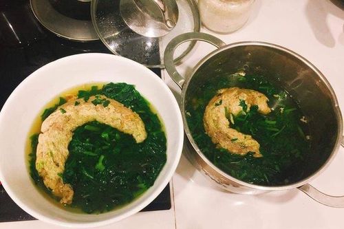 Một tô canh thảm họa 2 người nhận nấu, nhìn kết quả 'đắng lòng' không nuốt nổi
