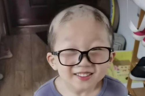 Tự cầm tông đơ cắt tóc và cái kết cười 'ra nước mắt'