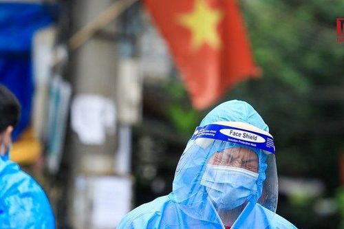 'Hãy thông cảm cho chúng tôi, chúng tôi cũng rất mệt'