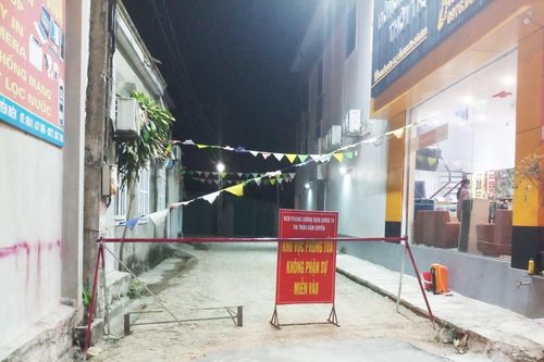 Phát hiện 1 ca nhiễm SARS-CoV-2 ở cộng đồng, Hà Tĩnh phong tỏa hơn 2.000 hộ dân