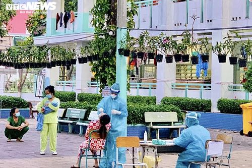 Sinh viên Lâm Đồng xung phong vào tâm dịch Bình Dương, thâu đêm truy vết dịch tễ