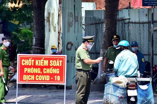 Nam thanh niên uống rượu rồi đánh cán bộ ở chốt kiểm dịch