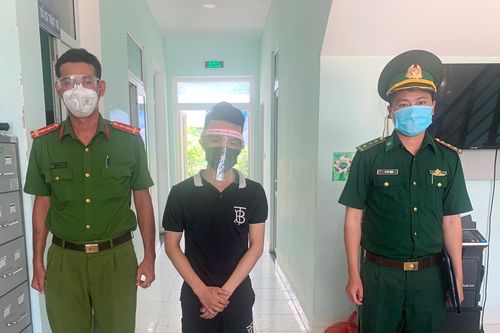 Phát hiện đối tượng ra đường không đúng quy định, dương tính với ma túy