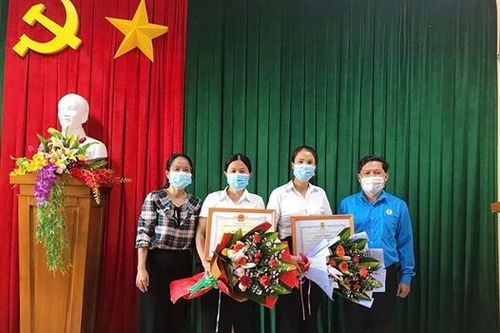 Nữ cán bộ công đoàn tiêu biểu