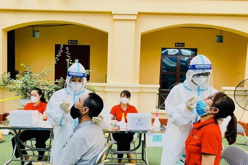 Hà Nội: Người dân, shipper phấn khởi được xét nghiệm Covid-19