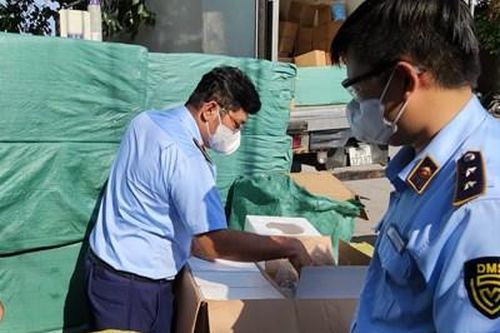 Thu giữ số lượng lớn thiết bị y tế đã qua sử dụng từ Hà Nội vào TP HCM