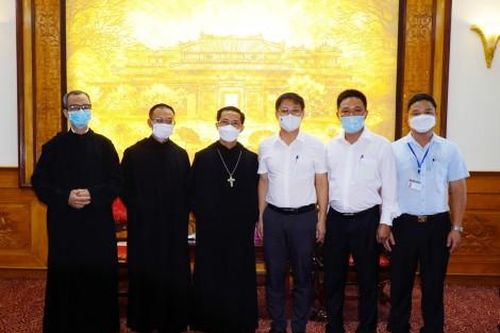 Chính trị - Xã hội Theo dòng thời sự Lãnh đạo tỉnh, thành phố tiếp đoàn Đan viện Thiên An thăm và chào xã giao