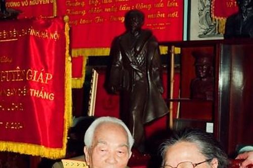 Đại tướng và phu nhân: Bình dị bên nhau như thế!