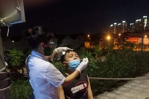 Lên Hà Nội thăm bạn gái, 2 thanh niên không giấy đi đường bị phạt 4 triệu