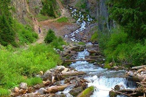 Bí ẩn về dòng suối lạ, cứ chảy được 15 phút lại ngừng
