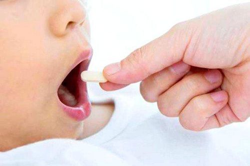 Những loại thuốc cần thận trọng khi điều trị cho trẻ mắc Covid-19