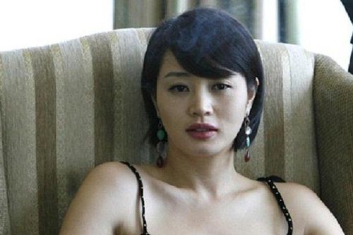 'Chị đại' Kim Hye Soo: Sự nghiệp lừng lẫy, đời tư sóng gió