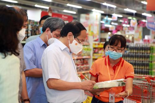 Phó Thủ tướng Lê Văn Thành kiểm tra các kho hàng và hệ thống phân phối lương thực, thực phẩm của TPHCM