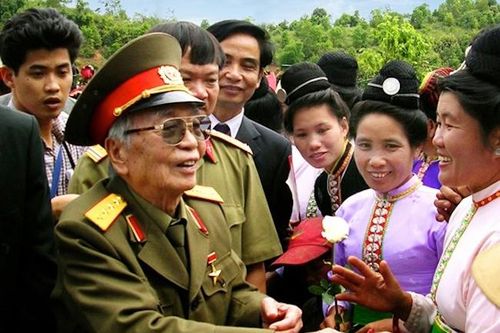 Võ Nguyên Giáp - cây đại thụ rợp bóng nhân văn