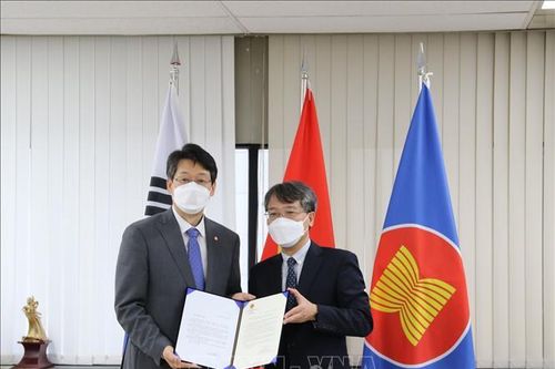 Thành phố Chuncheon trao tặng 5.000 bộ xét nghiệm nhanh COVID-19 cho thành phố Đà Lạt