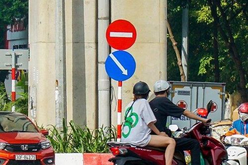 Hà Nội: Bất chấp nguy hiểm để né chốt kiểm soát