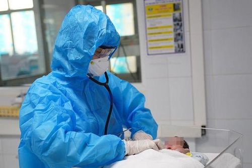 Những triệu chứng ở trẻ mắc Covid-19 cần đến bệnh viện