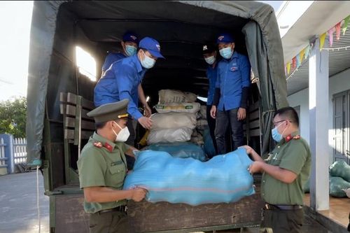 Công an Quảng Nam gửi tặng người dân TP Đà Nẵng hơn 15 tấn nông sản