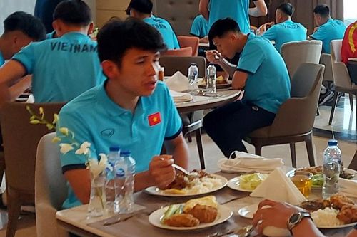 Khách sạn chuẩn bị thực đơn từng ngày cho tuyển Việt Nam