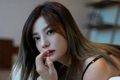 Triệu Vy bị xóa tên khỏi loạt giải thưởng phim ảnh danh giá