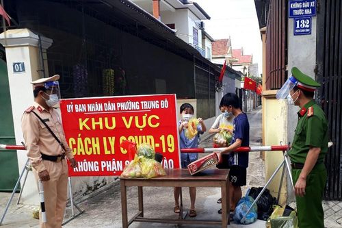 Nhiều sinh viên, người lao động mắc kẹt tại TP. Vinh được hỗ trợ thực phẩm