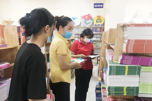 Chuẩn bị sách giáo khoa cho năm học mới