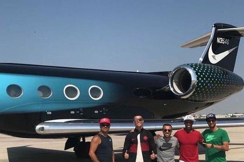 Cầu thủ hiếm hoi có đến 2 chiếc máy bay riêng, từng kiếm khoảng 320.000 USD mỗi ngày