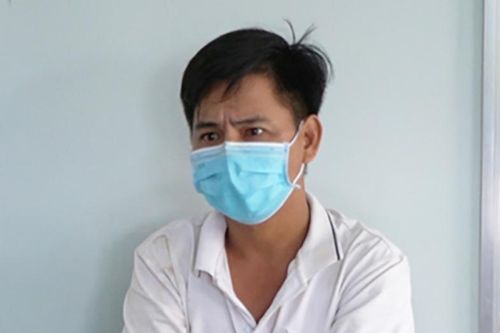 Tạm giữ đối tượng hành hung công an vì không được qua chốt