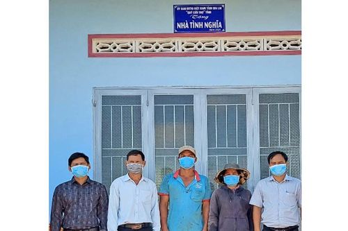 Chư Păh: Bàn giao 'Nhà tình nghĩa' cho hộ nghèo