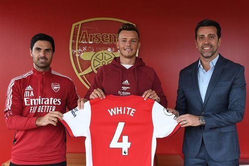 Arsenal lạc lối ở Premier League