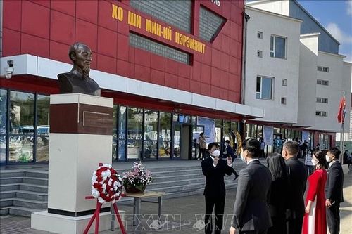 76 năm Quốc khánh 2/9: Lễ dâng hoa tại Tượng đài Chủ tịch Hồ Chí Minh ở Mông Cổ