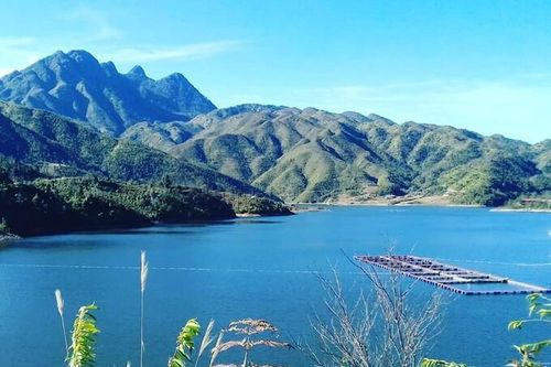 Hồ nước trong xanh ít người biết gần Sa Pa