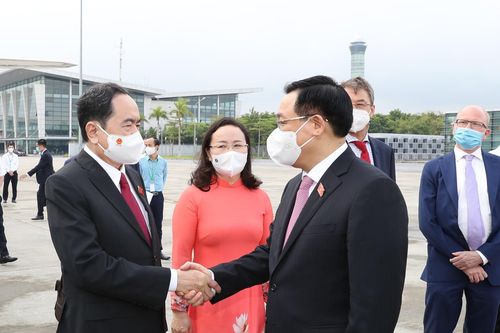 Chủ tịch Quốc hội Vương Đình Huệ lên đường tham dự WCSP5