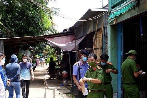 Truy tìm nghi phạm khóa cửa phóng hỏa định sát hại gia đình ba người