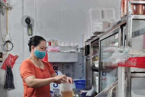 Huyện Gia Lâm: Tín hiệu vui từ các cửa hàng bán đồ ăn mang về