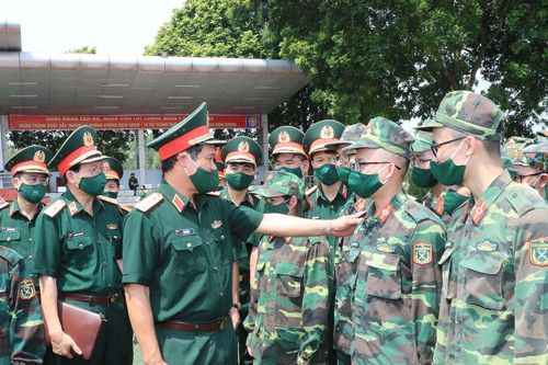Sự hy sinh cao cả của những chiến sĩ nơi tuyến đầu chống dịch